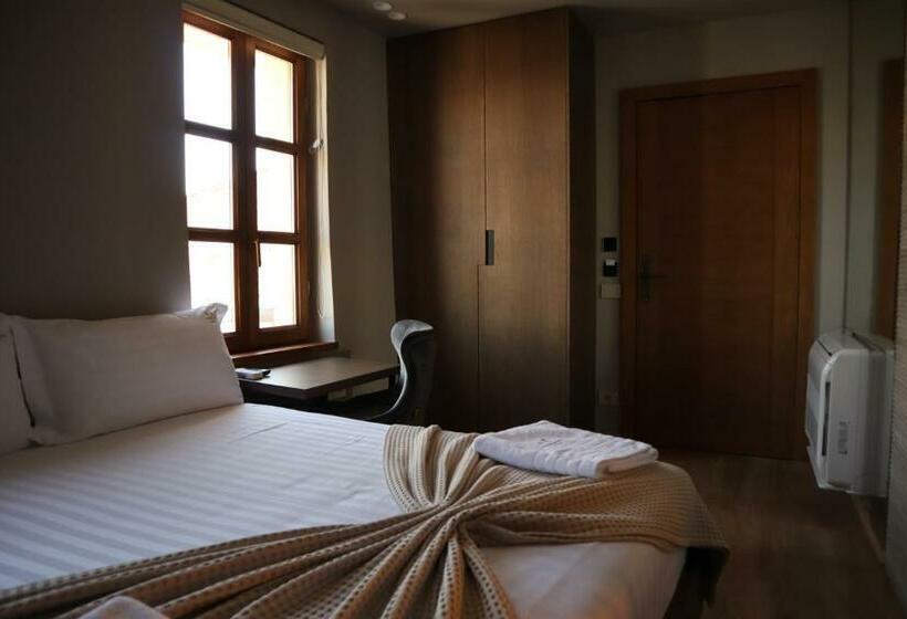 Hani I Gjelit Hotel, Korce
