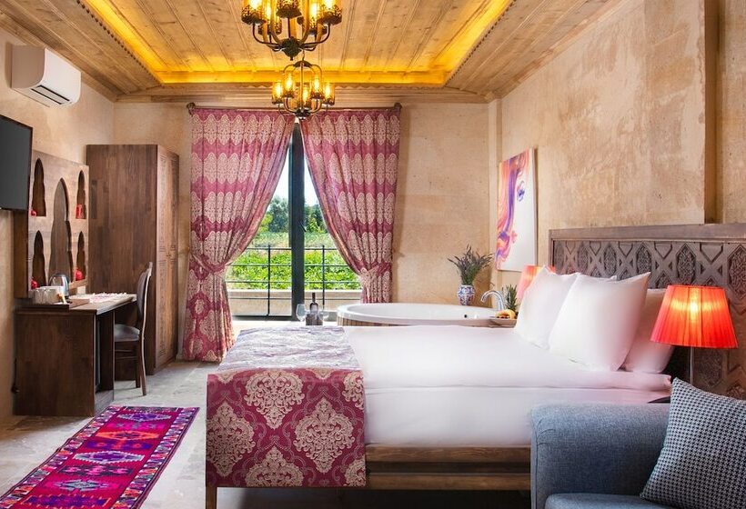 هتل Cappadocia Pyramid Stone House