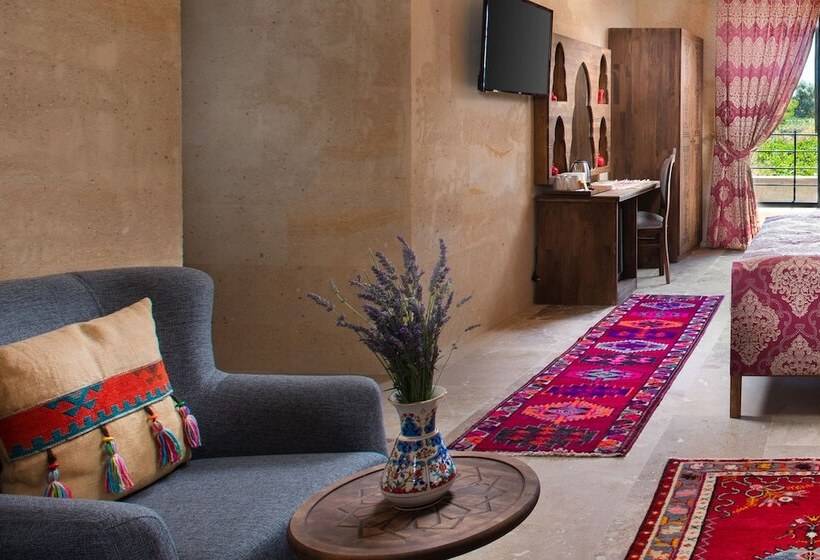 هتل Cappadocia Pyramid Stone House
