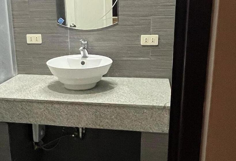 פנסיון A Touch Of Class Inn San Juan City Nr Ortigas, Bgc