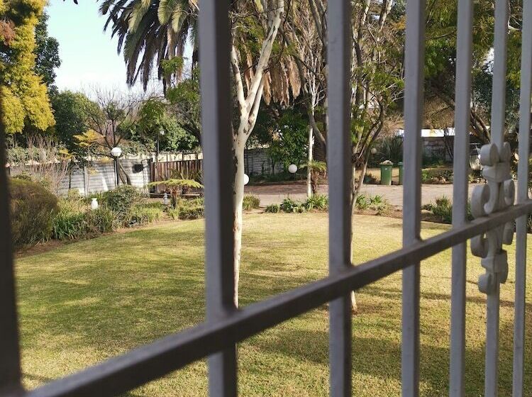 פנסיון Kaste Guest House Edenvale