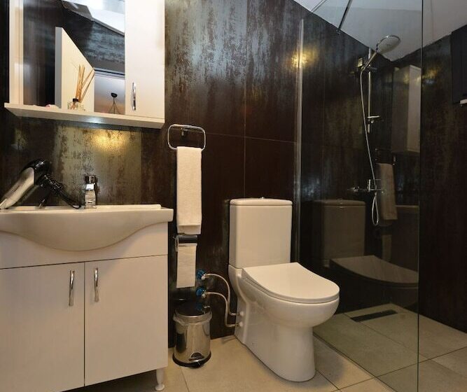 Trakheia Otel