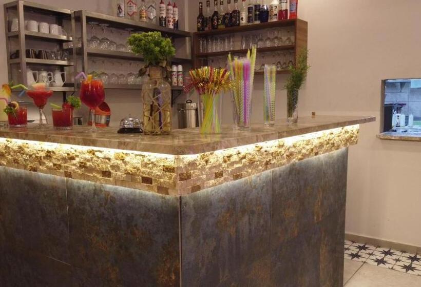 Trakheia Otel