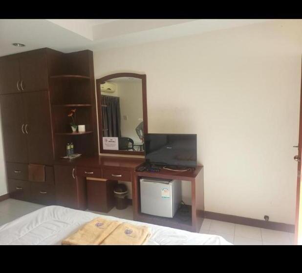 Отель Ekaluk Place Inn