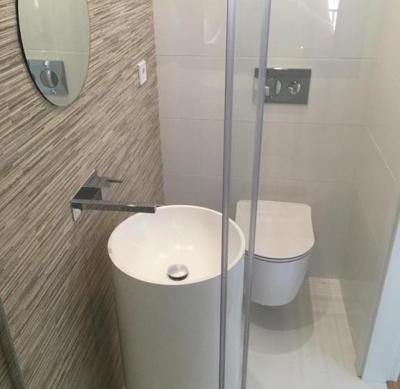 بنسيون Bedrooms With Private Bathroom In Modern Guest House