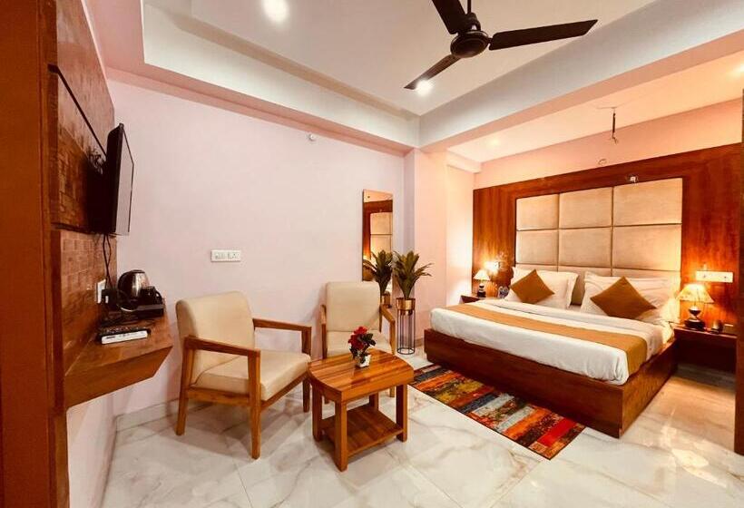 Tirath View Central Hotel   A Comfortable Stay