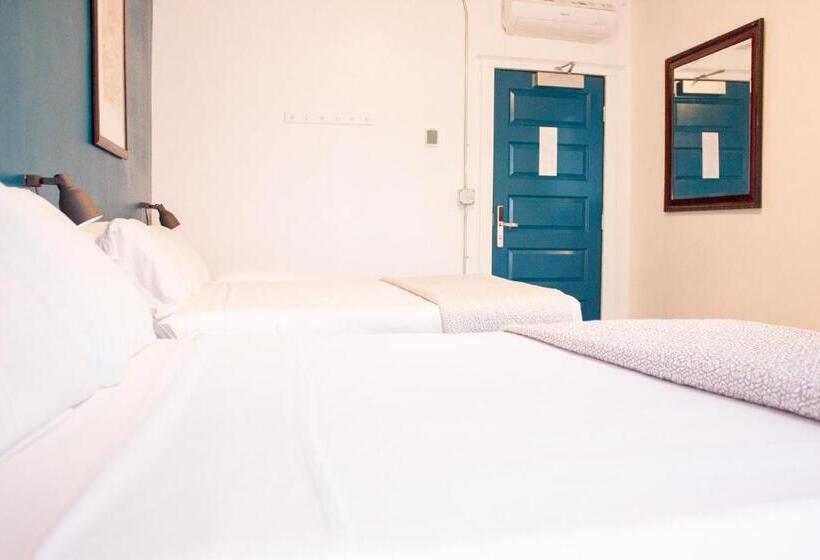 هتل 11th Avenue Hostel