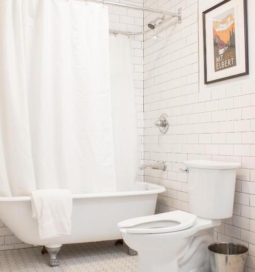 هتل 11th Avenue Hostel