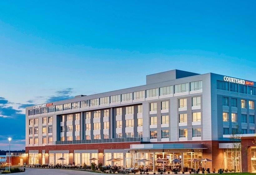 هتل Courtyard By Marriott Erie Bayfront