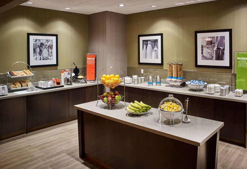 هتل Hampton Inn By Hilton Sarnia/point Edward
