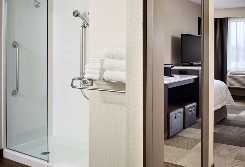 هتل Hampton Inn By Hilton Sarnia/point Edward