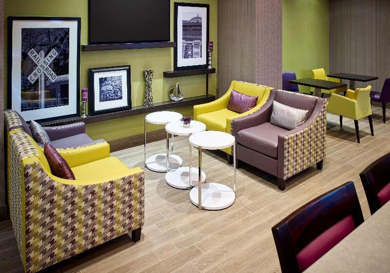 هتل Hampton Inn By Hilton Sarnia/point Edward