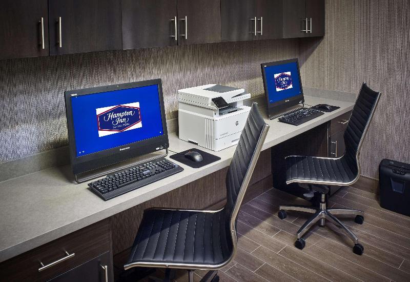 هتل Hampton Inn By Hilton Sarnia/point Edward