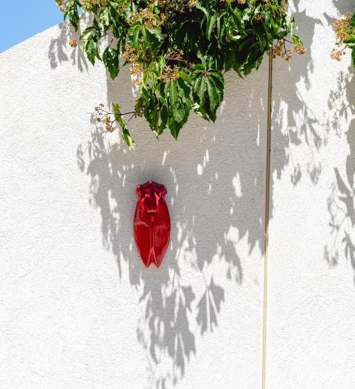 هتل Hôtel Les Volets Rouges  Cassis