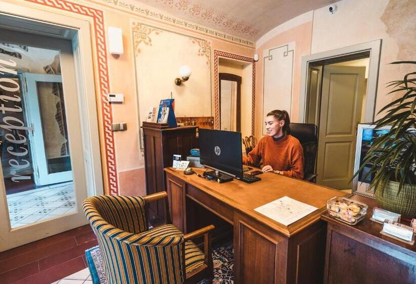 هتل Krčínův Dům