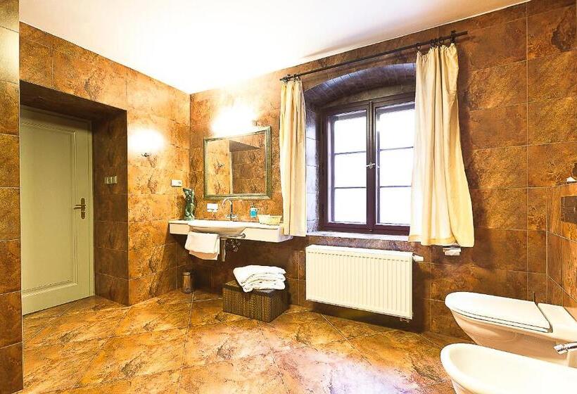 هتل Krčínův Dům