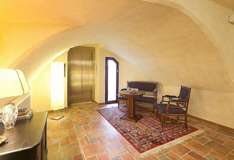 هتل Krčínův Dům