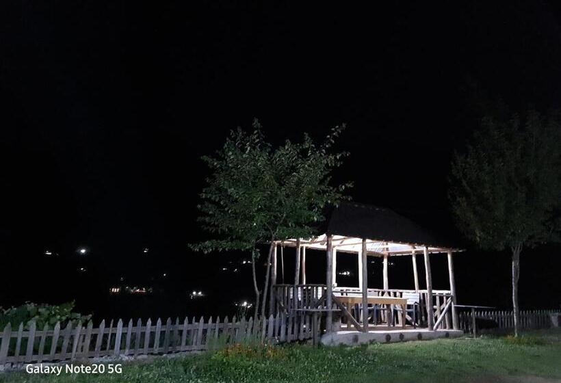 پانسیون Mountain Vista Guesthouse Shkafi