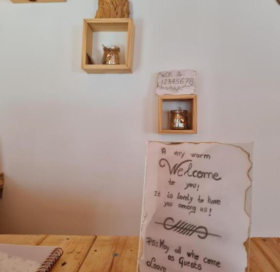پانسیون Mountain Vista Guesthouse Shkafi