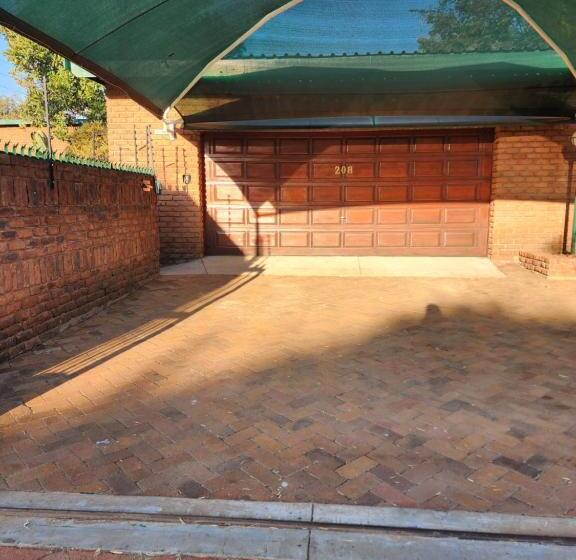مبيت وإفطار Emani Guest House