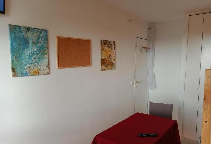 پانسیون Room In Guest Room   Chambre Dhote Sur Parispantin