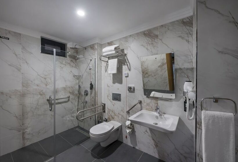 בית מלון כפרי Ramada Encore By Wyndham Istanbul Sisli