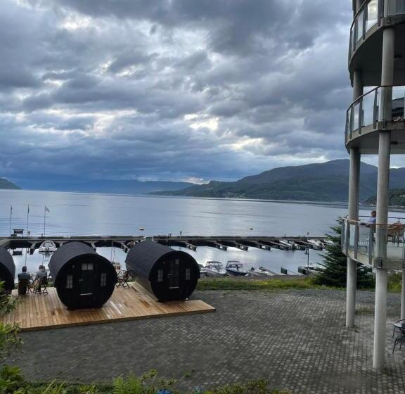 リゾートホテル Sleeping Barrel Lodge Smaken Av Ryfylke Event As, Drives Ikke Som Hotell