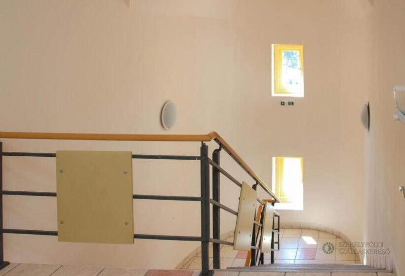 تختخواب و صبحانه Pensiunea Praid   Parajd Panzió