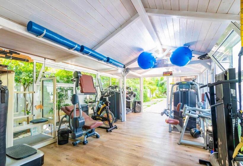 پانسیون Villa Eden   Wellness Oasis With Pool And Gym