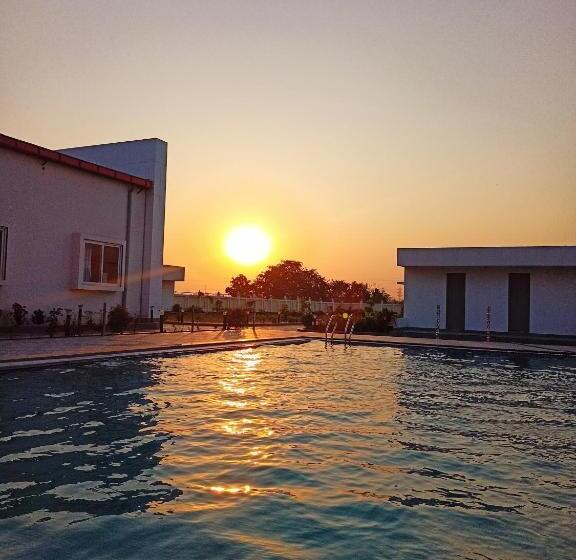 ホテル Lakshya Resort
