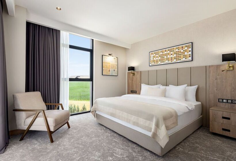 هتل Ramada Plaza By Wyndham Batman