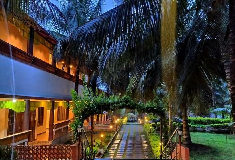 בית מלון כפרי Thiruchitrambalam Palace Resort
