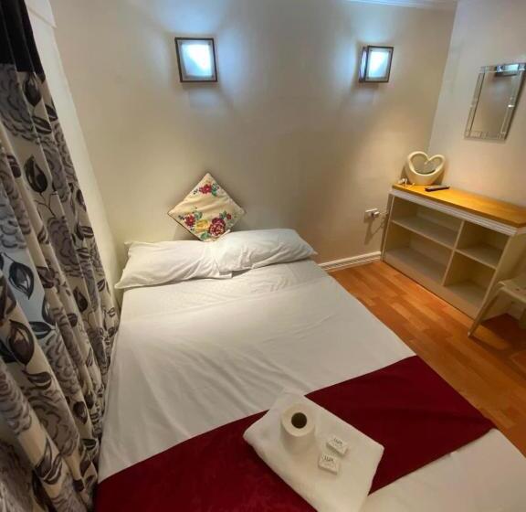 فندق صغير Rj Travellers Inn