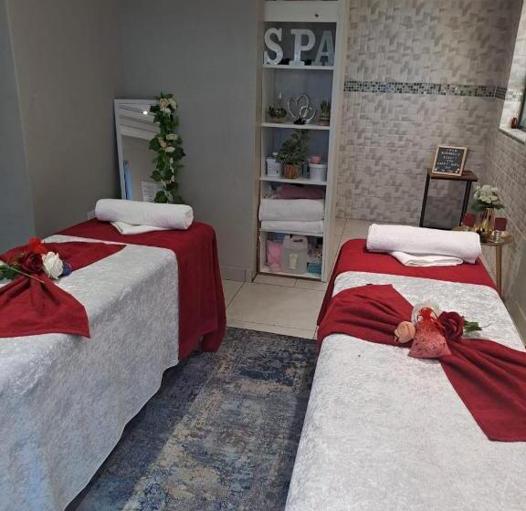 住宿加早餐  Regorogile Guest House Spa And Conference