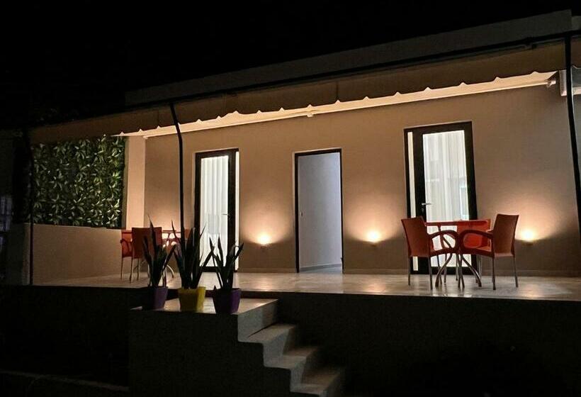 هتل Mare Rooms Vlore
