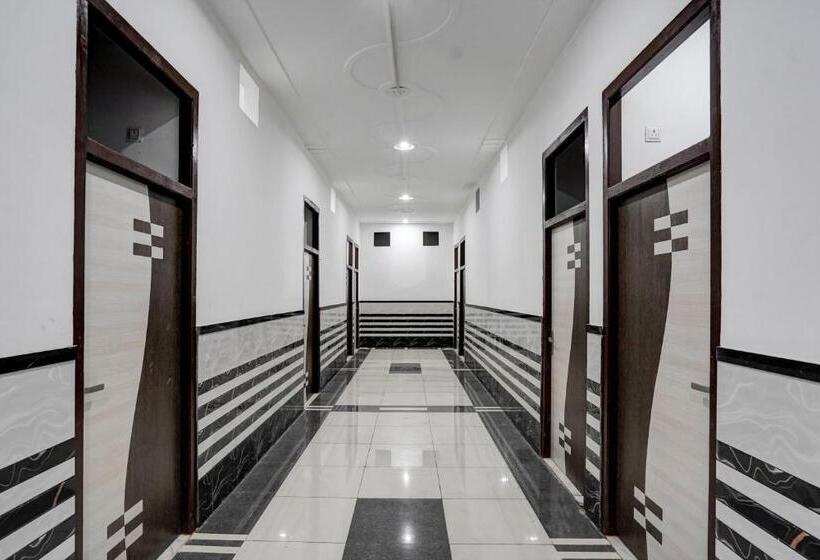 فندق Oyo 81362 Sahara Guest House