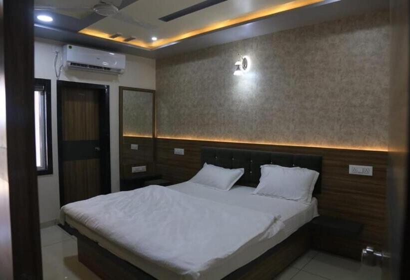 Отель Reva Vihar Rooms