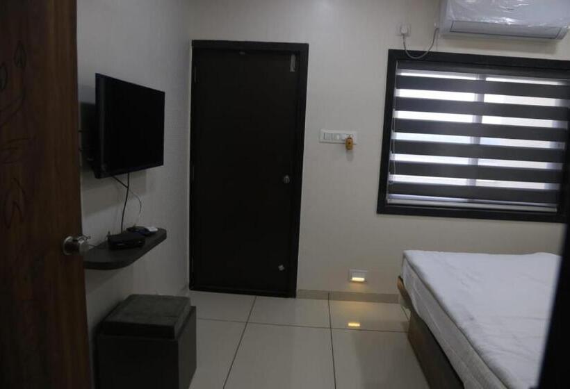 Отель Reva Vihar Rooms