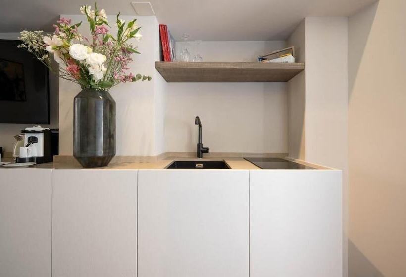 بنسيون Forma Your Boutique Suite