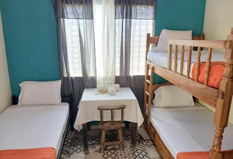 هتل El Rancho De Don Moncho Hostel