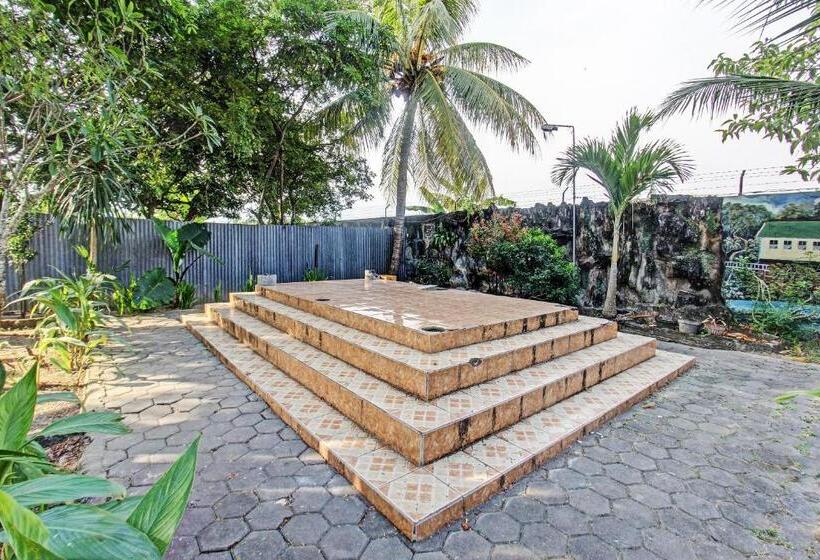 酒店 Oyo 92710 Losmen Tjabe Merah