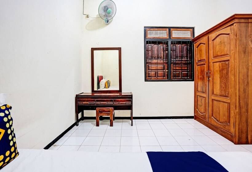 בית מלון כפרי Spot On 92785 Wisma Trubus Syariah