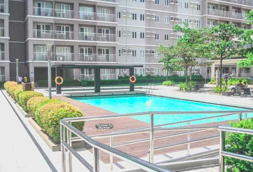 פנסיון Room In Condo   Butler S Bnb A Trees Residences Qc Phil