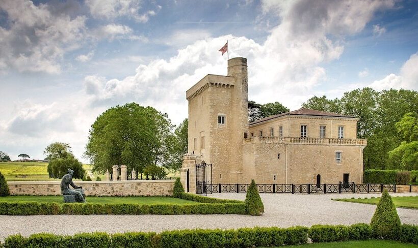 צימר Château La Tour Carnet   B.magrez Luxury Wine Experience
