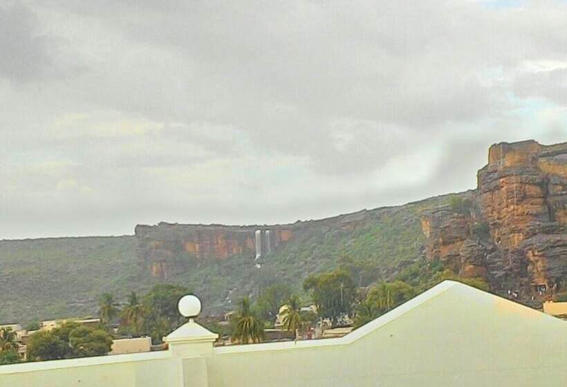 فندق Grand Clarks Inn