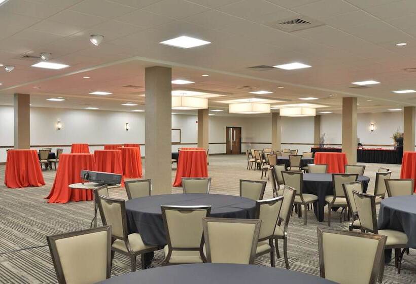 هتل The Lismore Eau Claire   A Doubletree By Hilton
