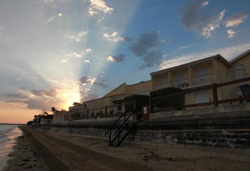 Beach Hotel   Le Grand Chalet