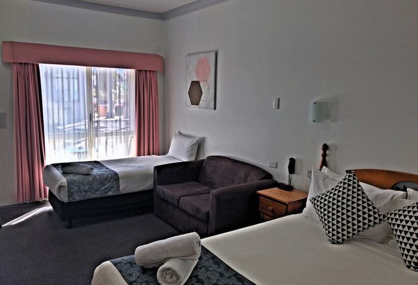 فندق New England Motor Inn