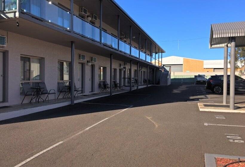 فندق New England Motor Inn