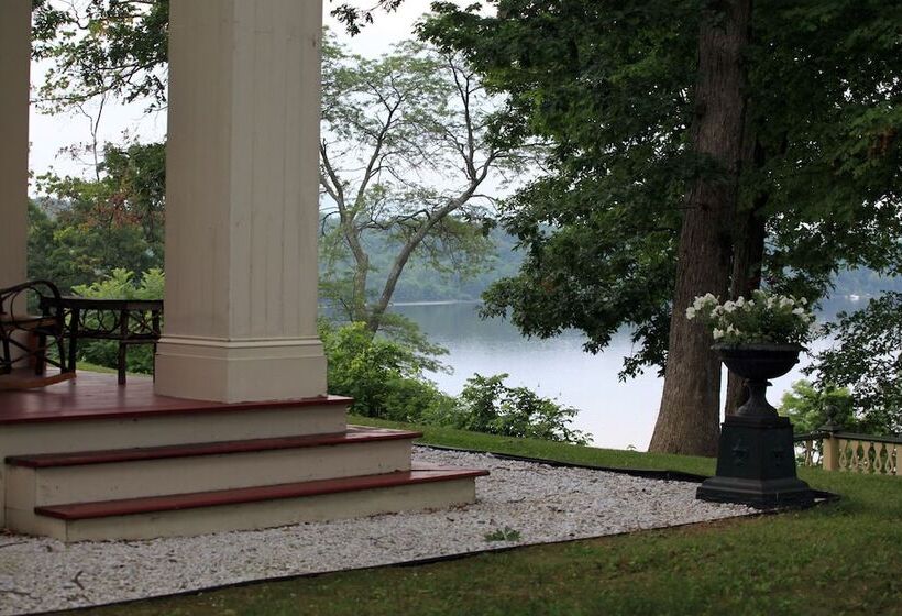 Oakcliff Bed And Breakfast